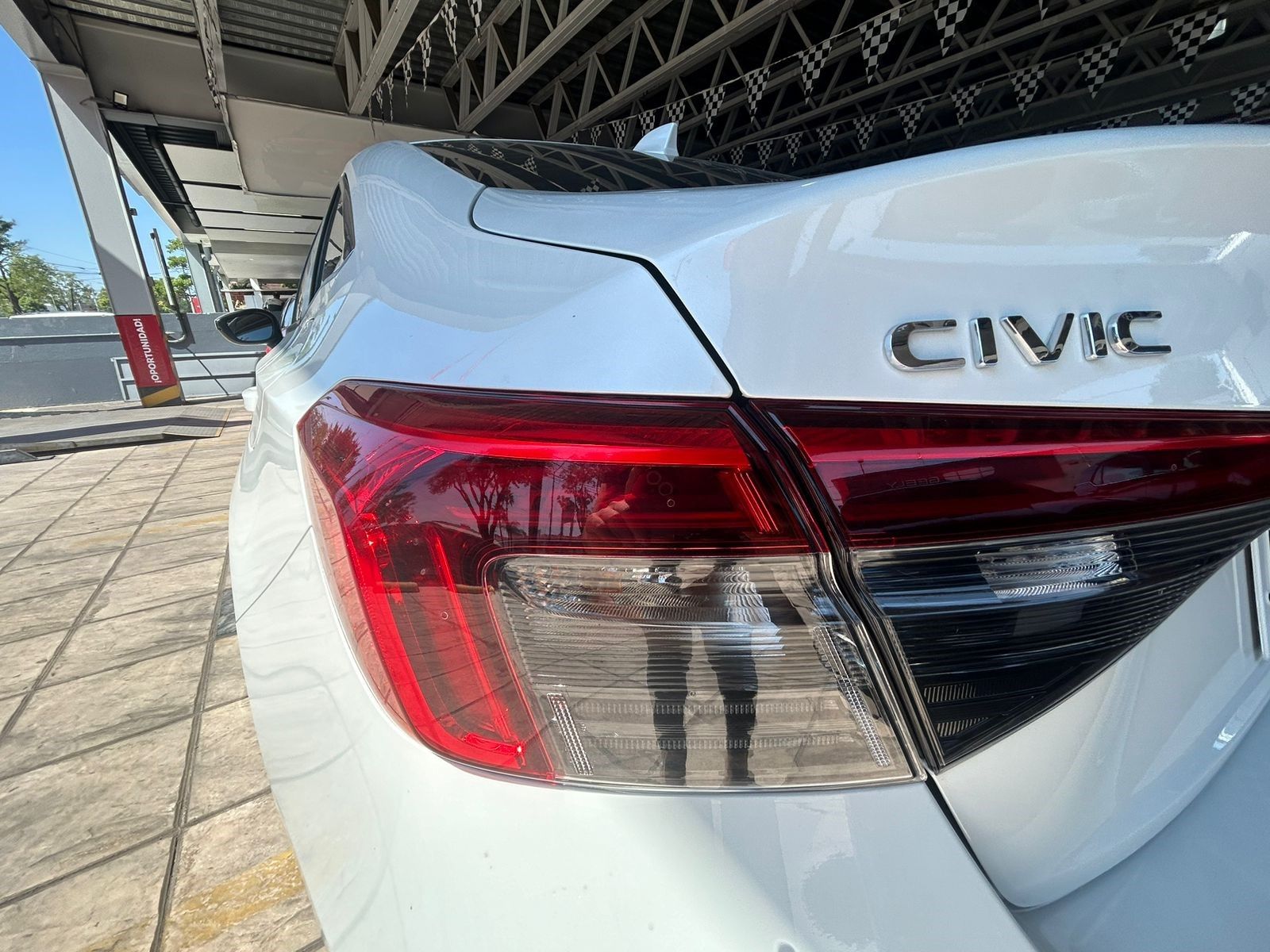 
										Civic CVT 2022 full									