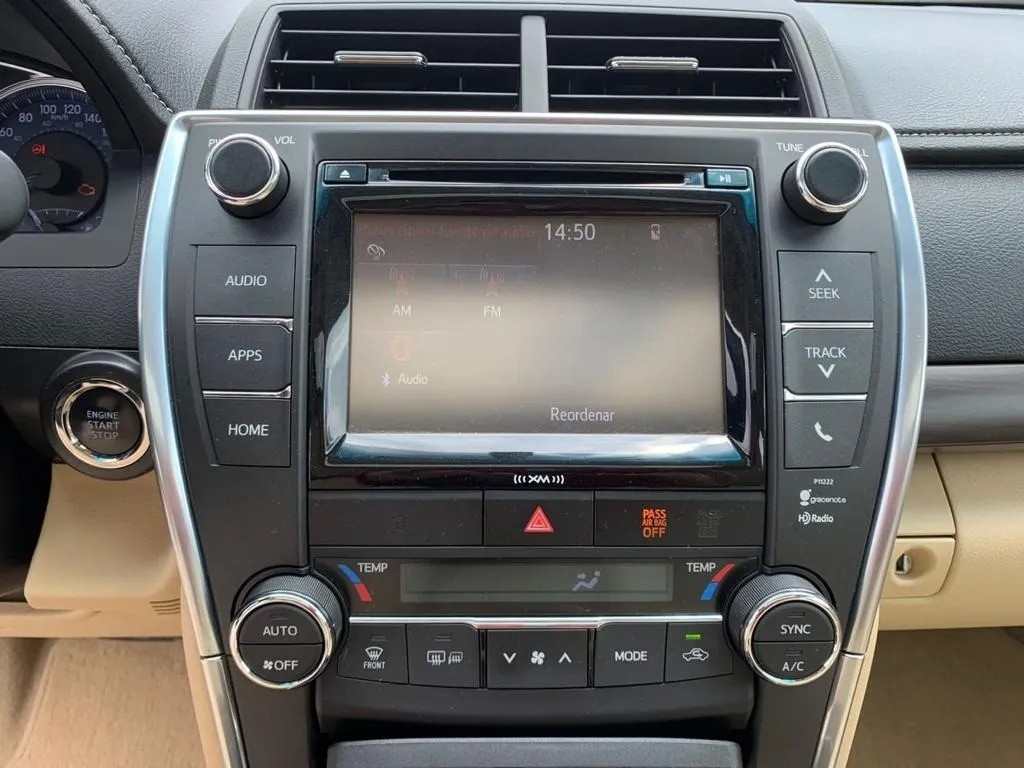 
								Toyota Camry 2.5 Xle At full									