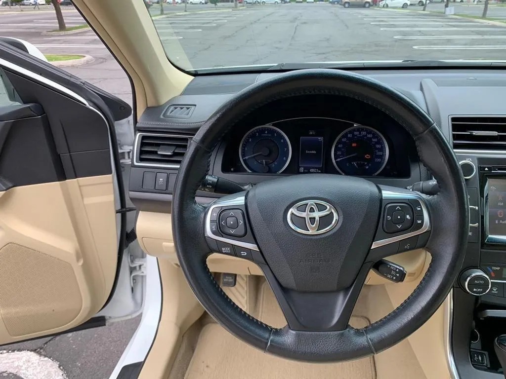 
								Toyota Camry 2.5 Xle At full									