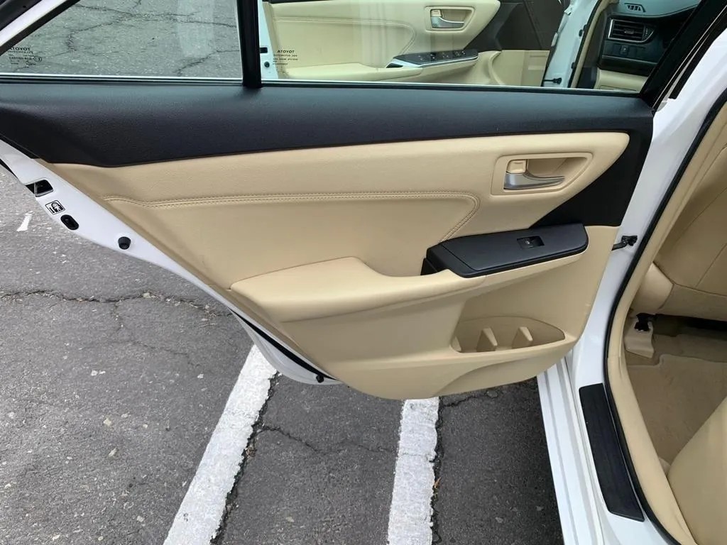 
								Toyota Camry 2.5 Xle At full									