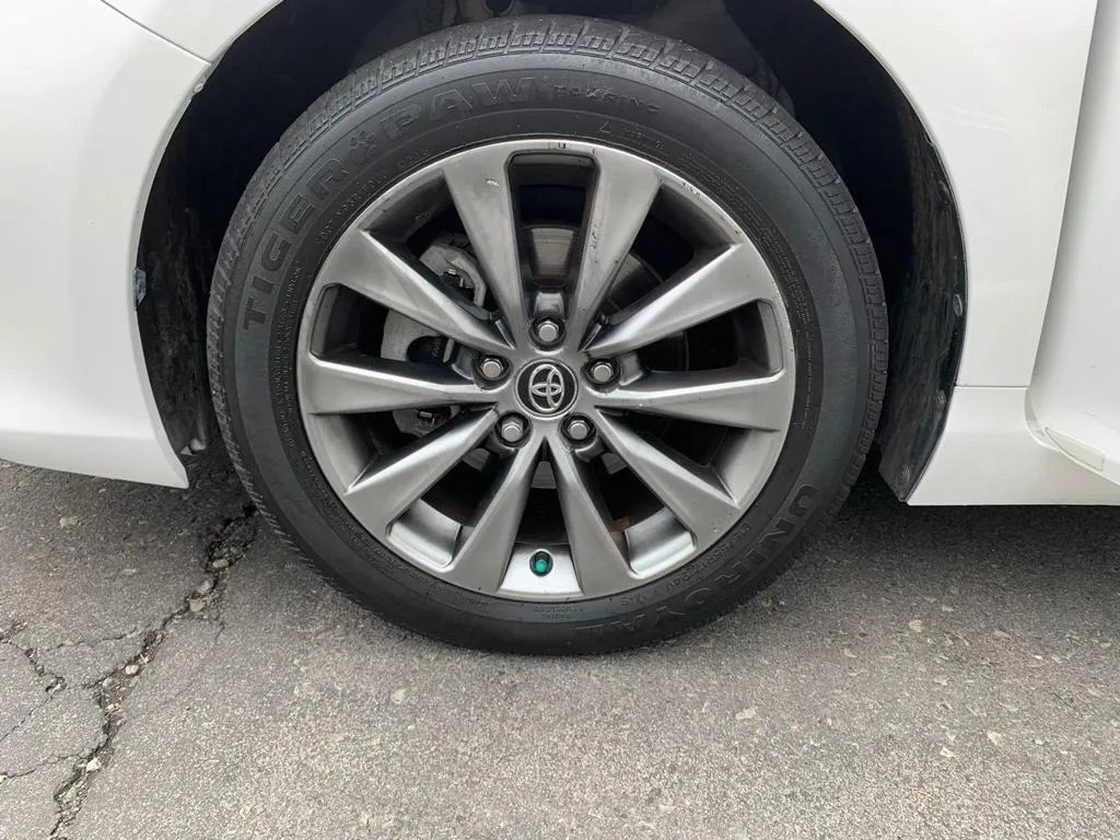 
								Toyota Camry 2.5 Xle At full									