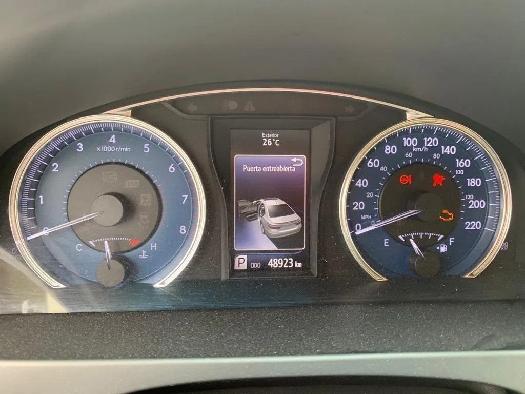 
								Toyota Camry 2.5 Xle At full									