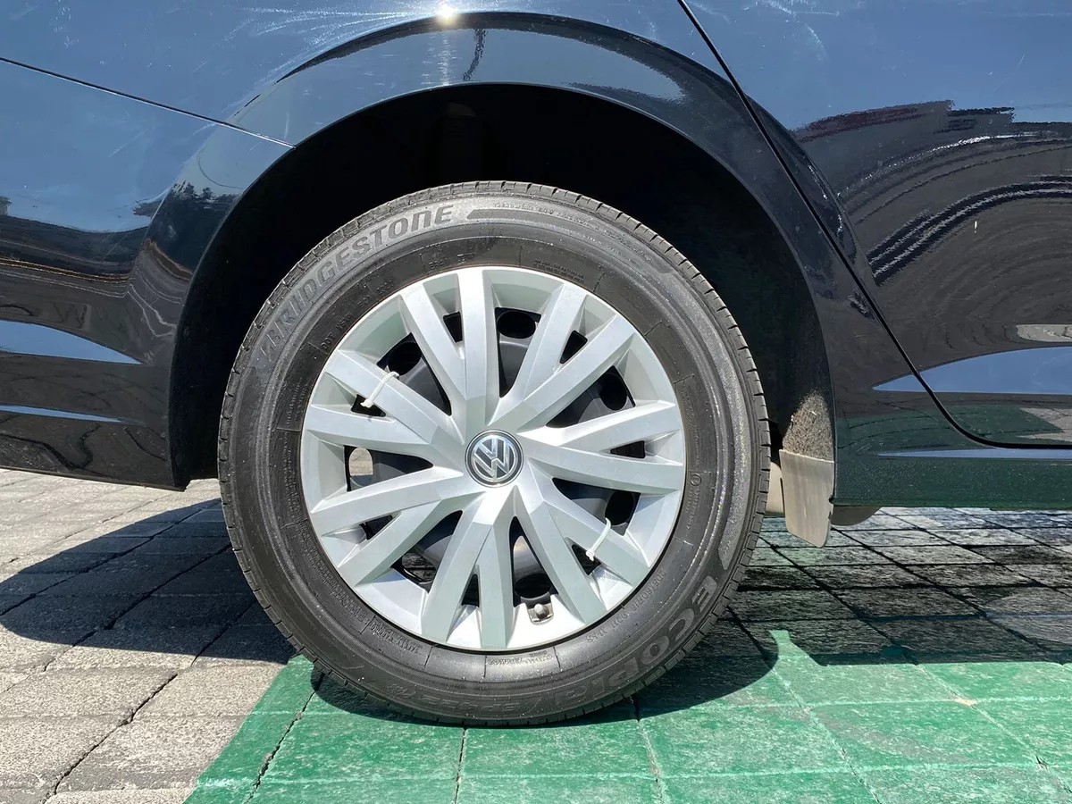 
								Volkswagen Jetta 4p Trendline L4/1.4/T Man full									