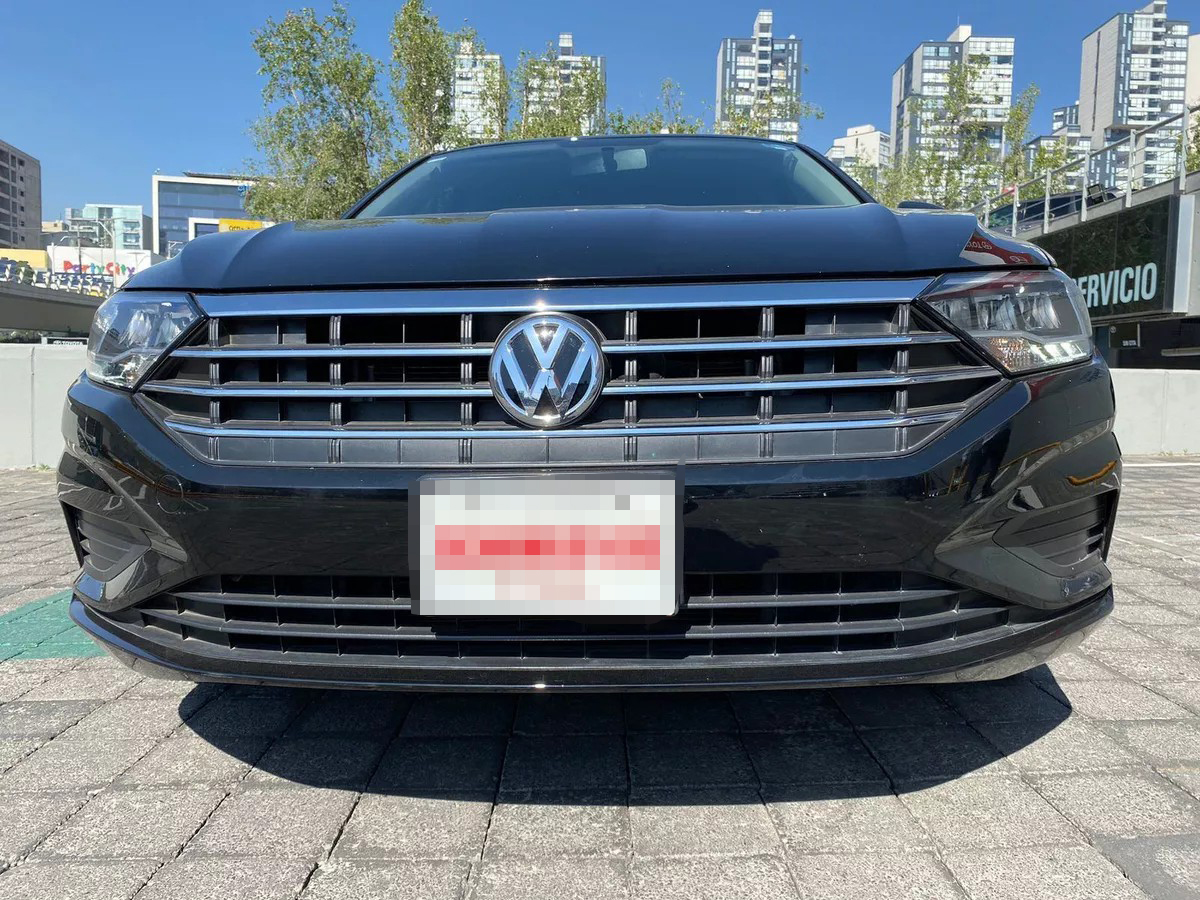 
								Volkswagen Jetta 4p Trendline L4/1.4/T Man full									