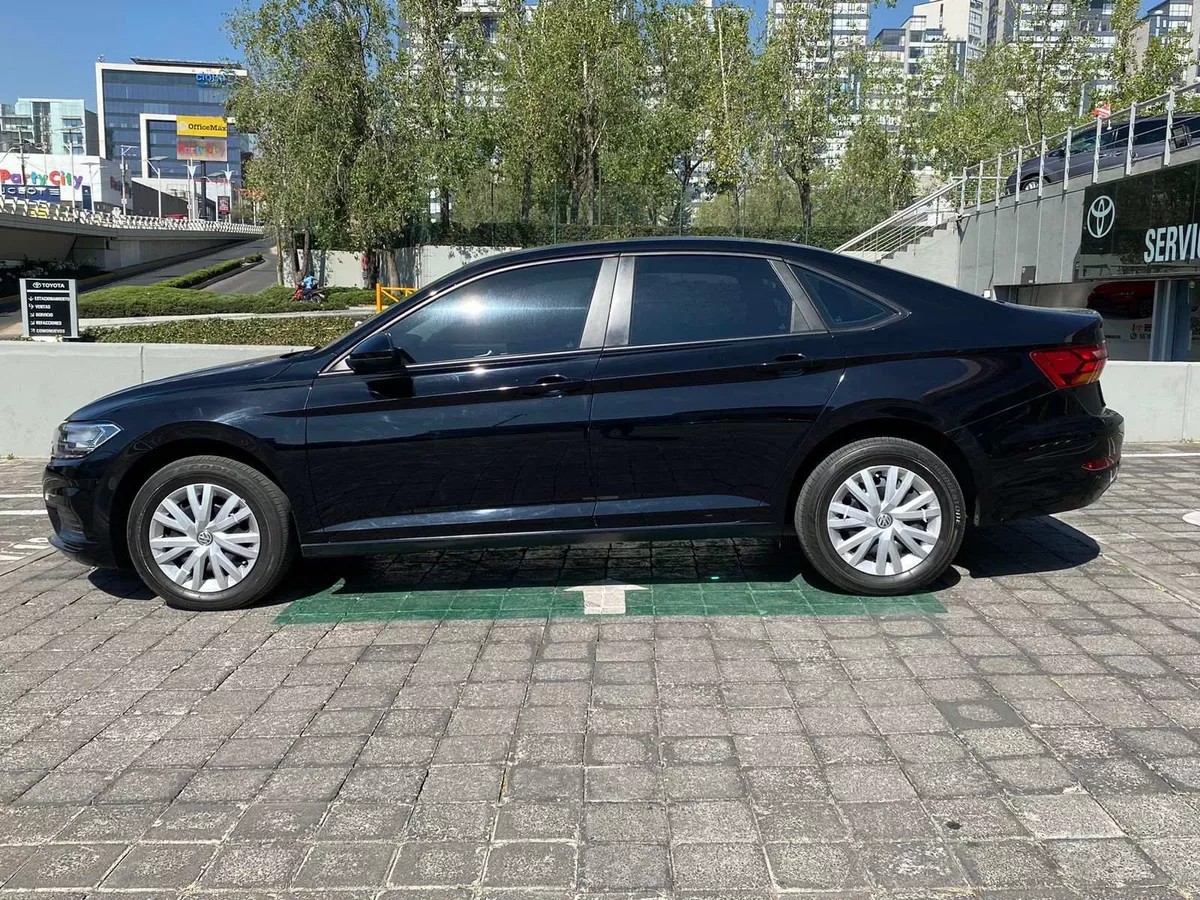 
								Volkswagen Jetta 4p Trendline L4/1.4/T Man full									