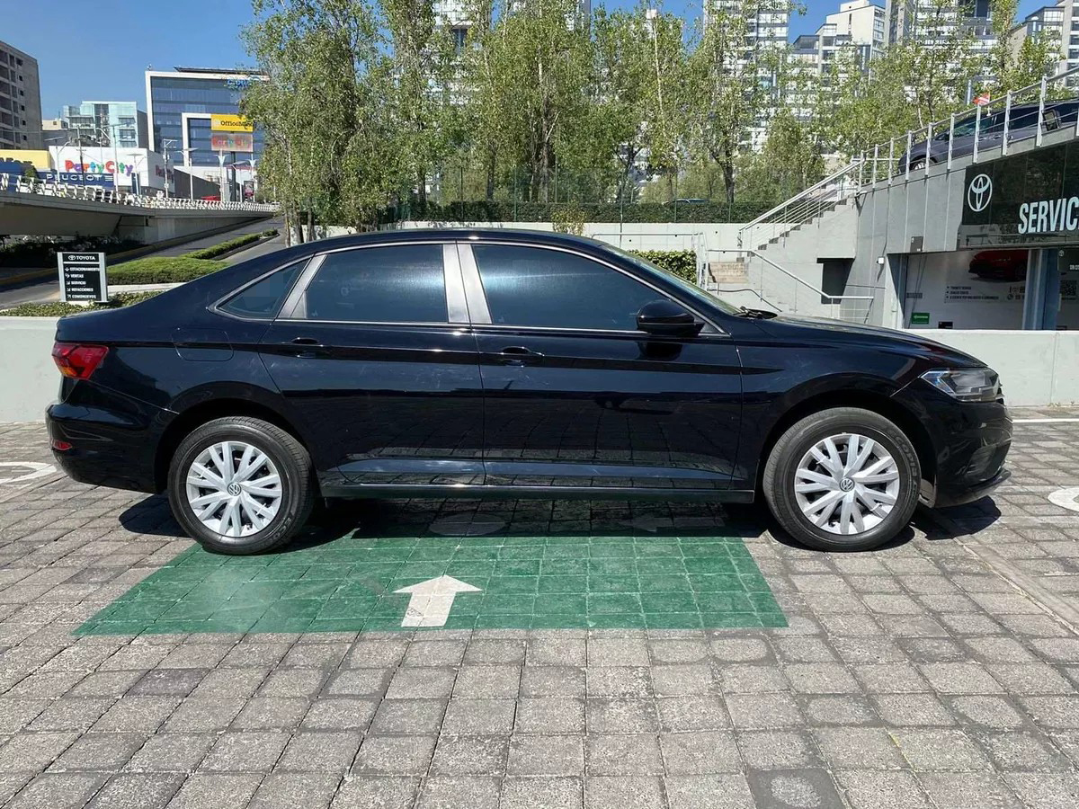 
								Volkswagen Jetta 4p Trendline L4/1.4/T Man full									