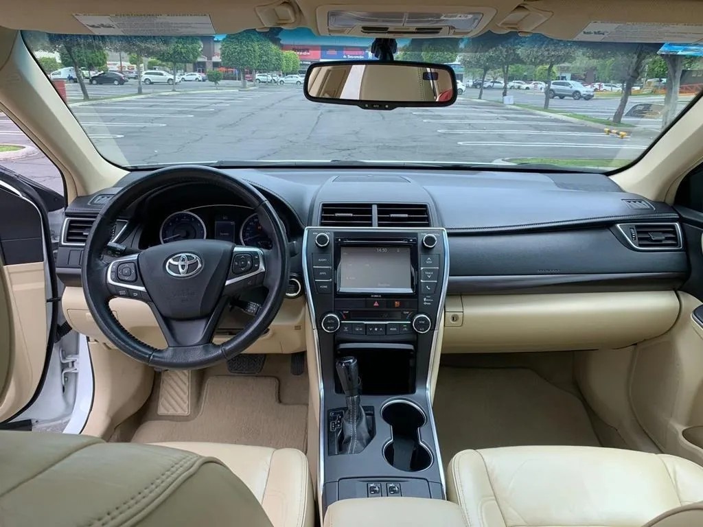 
								Toyota Camry 2.5 Xle At full									