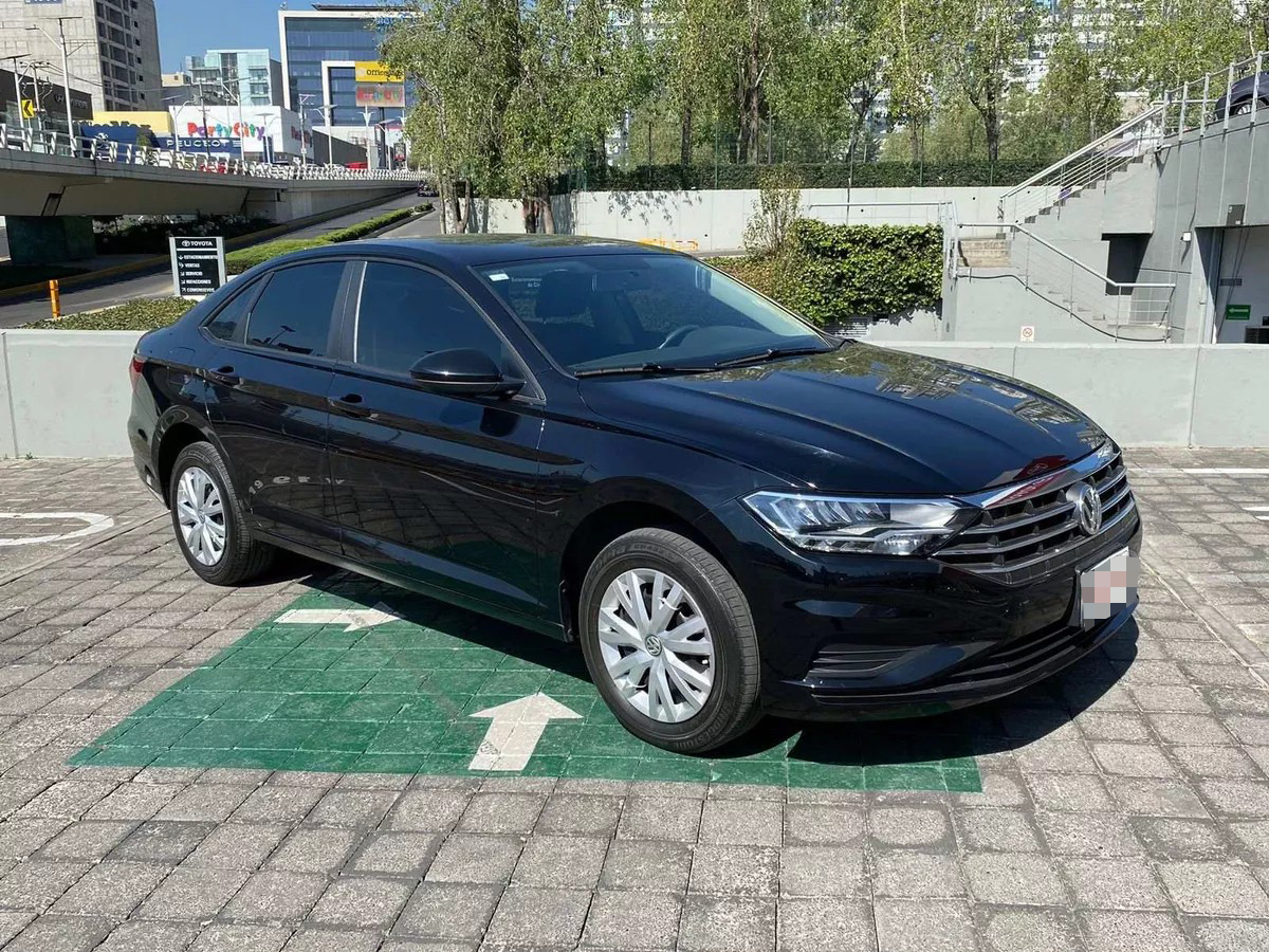 
								Volkswagen Jetta 4p Trendline L4/1.4/T Man full									