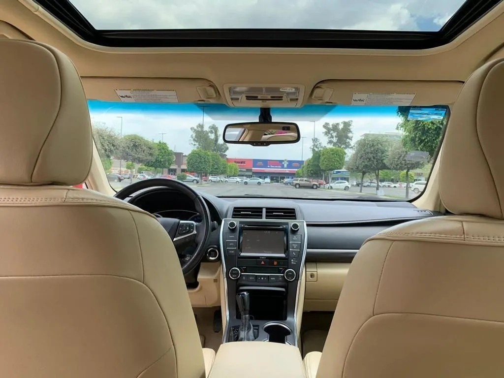
								Toyota Camry 2.5 Xle At full									