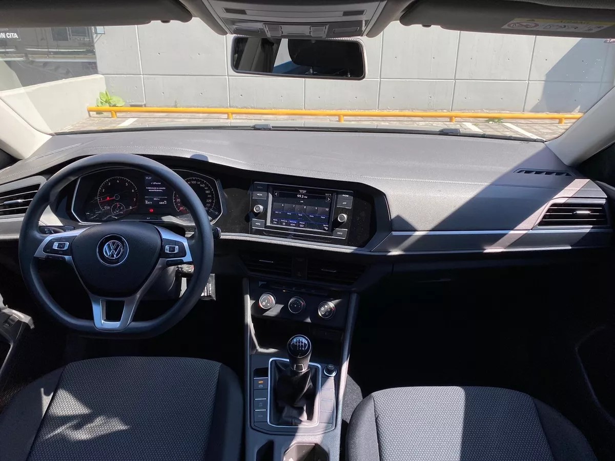 
								Volkswagen Jetta 4p Trendline L4/1.4/T Man full									