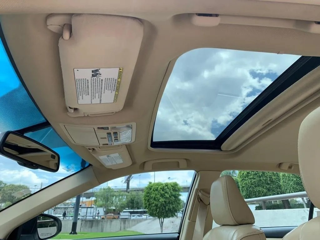 
								Toyota Camry 2.5 Xle At full									